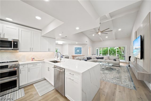 248 4th AVE S D201, Naples, FL 34102