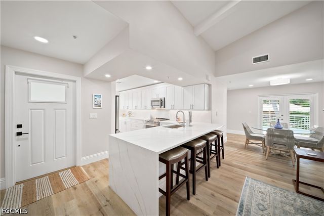 248 4th AVE S D201, Naples, FL 34102