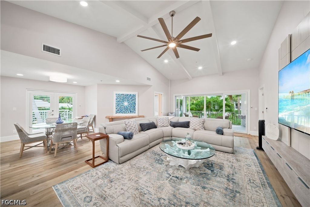 248 4th AVE S D201, Naples, FL 34102