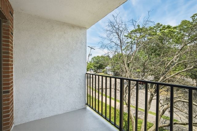 209 Riverview Ave 5, Newton, MA 02466