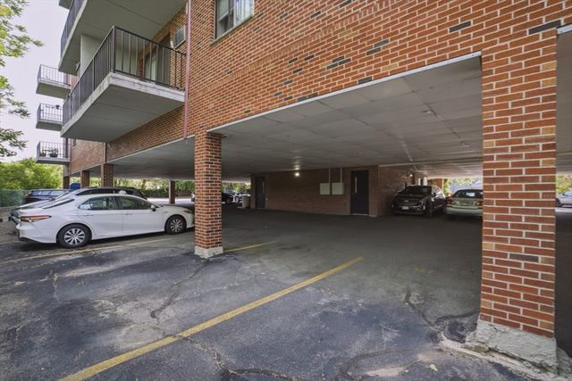 209 Riverview Ave 5, Newton, MA 02466