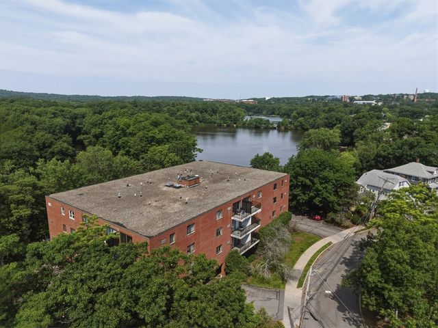 209 Riverview Ave 5, Newton, MA 02466