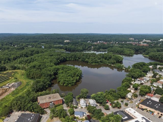 209 Riverview Ave 5, Newton, MA 02466