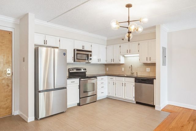 209 Riverview Ave 5, Newton, MA 02466