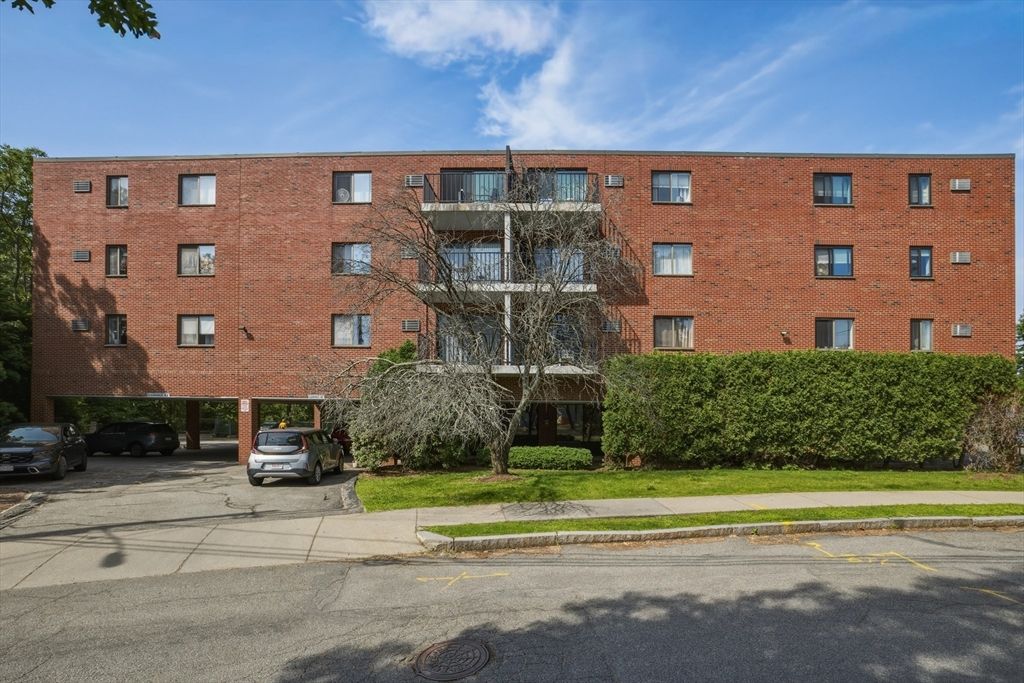 209 Riverview Ave 5, Newton, MA 02466