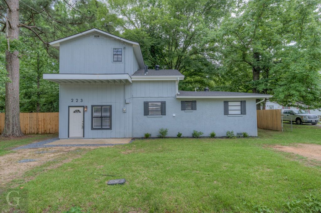 223 W Mckinley Avenue, Haughton, LA 71037