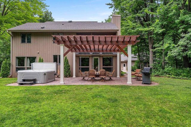 4430 COUNTRY AIRE COURT, Hobart, WI 54155