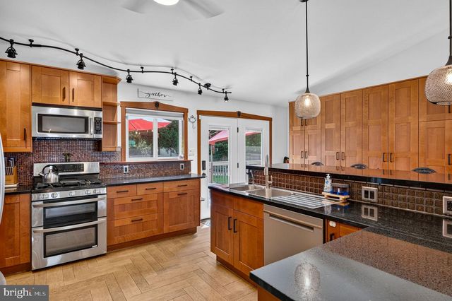 320 THURMAN AVE, West Berlin, NJ 08091