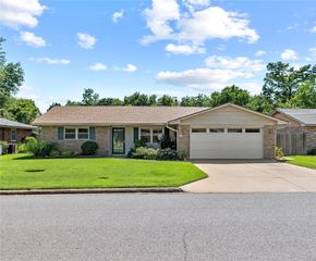 157 Circle Drive, Weatherford, OK 73096