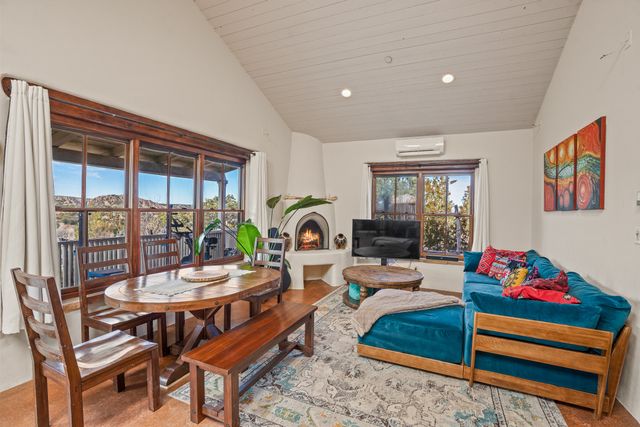 2 Vista Del Cuervo, Santa Fe, NM 87506