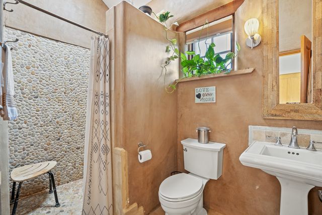 2 Vista Del Cuervo, Santa Fe, NM 87506