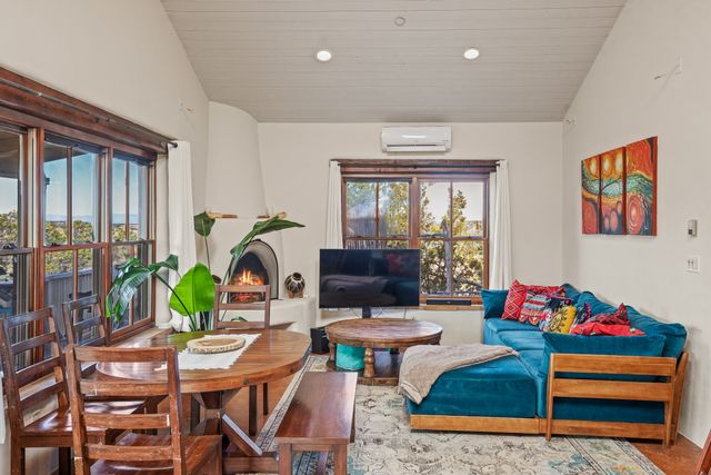 2 Vista Del Cuervo, Santa Fe, NM 87506