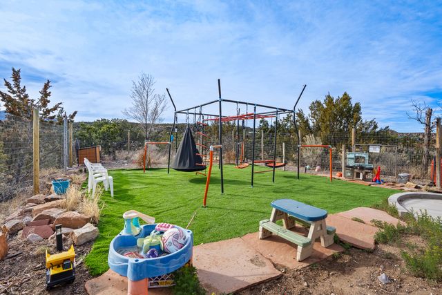 2 Vista Del Cuervo, Santa Fe, NM 87506