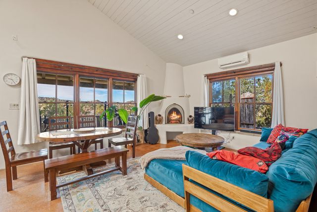 2 Vista Del Cuervo, Santa Fe, NM 87506