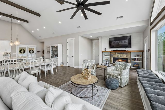 1010 Old Casey Cove Rd, Smithville, TN 37166