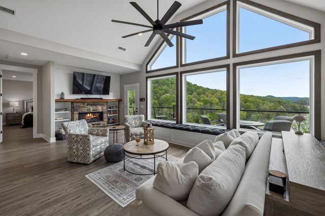 1010 Old Casey Cove Rd, Smithville, TN 37166