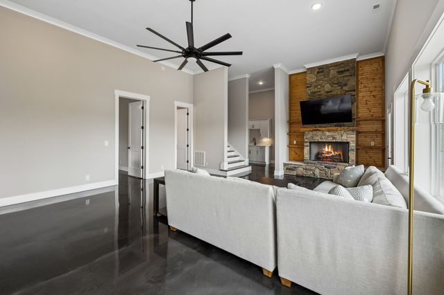 1010 Old Casey Cove Rd, Smithville, TN 37166