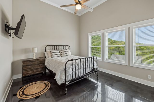 1010 Old Casey Cove Rd, Smithville, TN 37166