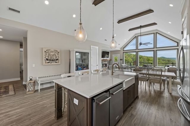 1010 Old Casey Cove Rd, Smithville, TN 37166