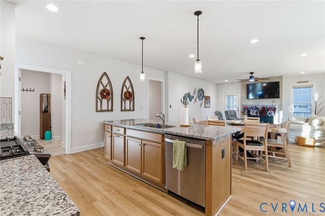 124 Axton Ln, Ashland, VA 23005