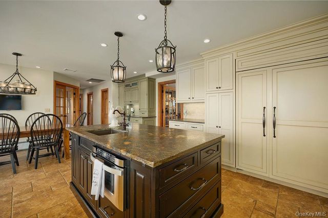 22 Fieldstone Court, New City, NY 10956