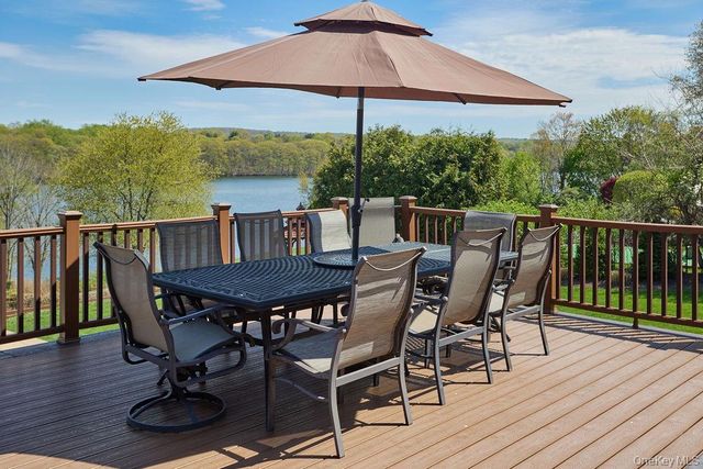 22 Fieldstone Court, New City, NY 10956