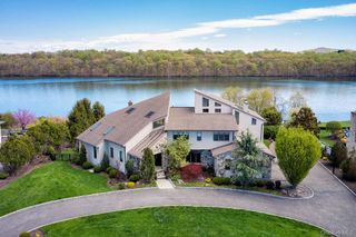 22 Fieldstone Court, New City, NY 10956
