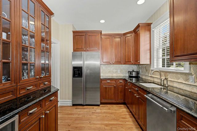 11 S Eastern Farm Road, Pound Ridge, NY 10576