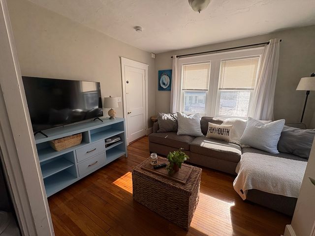 20-22 Sumner 20-1, Quincy, MA 02169