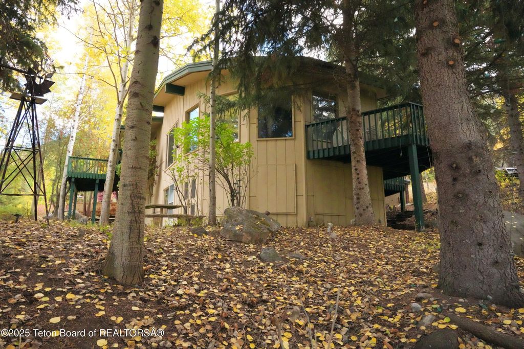 515 PINE Drive, Jackson, WY 83001 photo 6