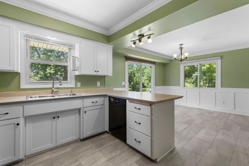 13000 James Avenue S, Burnsville, MN 55337 — photo 4