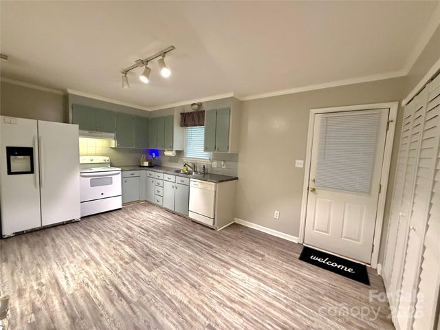 6832 Delta Lake Drive, Charlotte, NC 28215