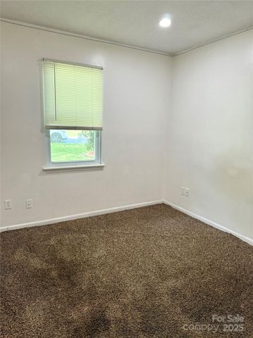 6832 Delta Lake Drive, Charlotte, NC 28215