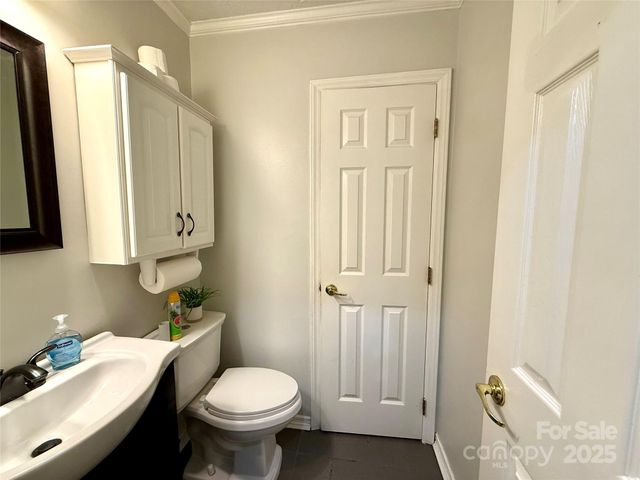 6832 Delta Lake Drive, Charlotte, NC 28215