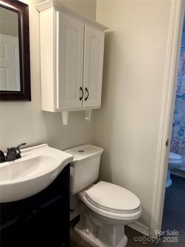 6832 Delta Lake Drive, Charlotte, NC 28215