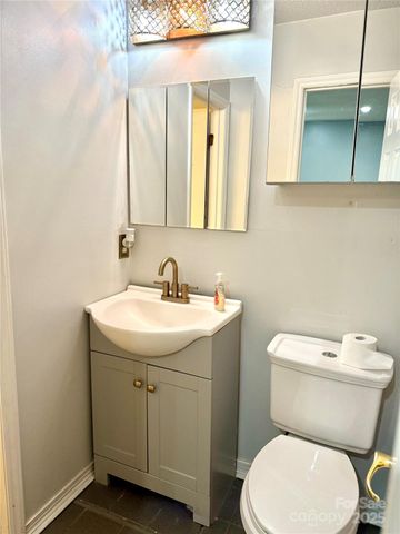 6832 Delta Lake Drive, Charlotte, NC 28215