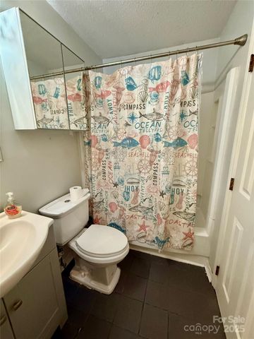 6832 Delta Lake Drive, Charlotte, NC 28215