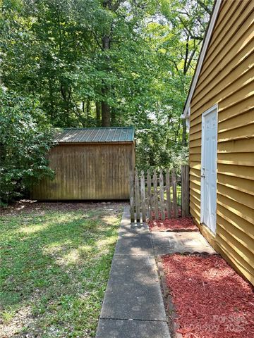 6832 Delta Lake Drive, Charlotte, NC 28215