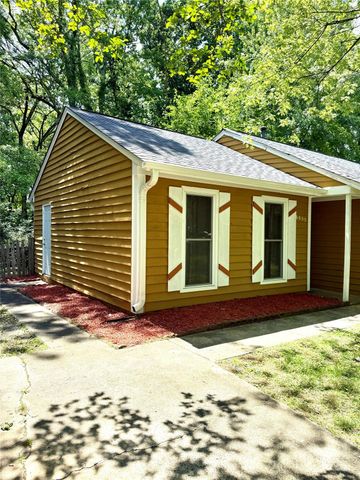 6832 Delta Lake Drive, Charlotte, NC 28215