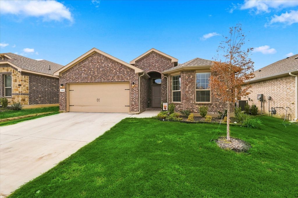 141 Medina Lane, Rhome, TX 76078 — photo 2