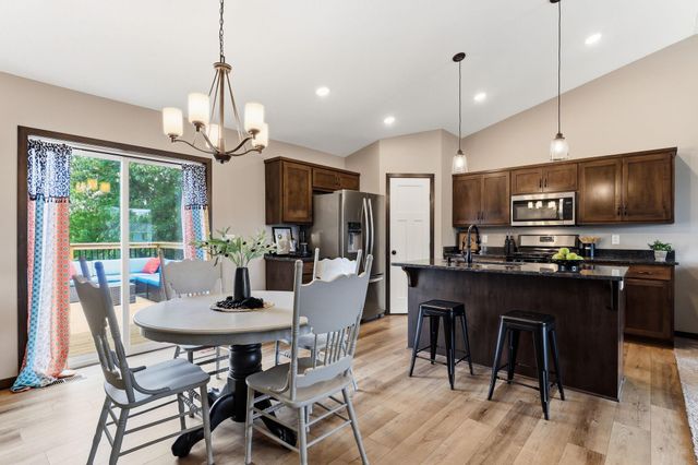 1522 35th Avenue SW, Cambridge, MN 55008