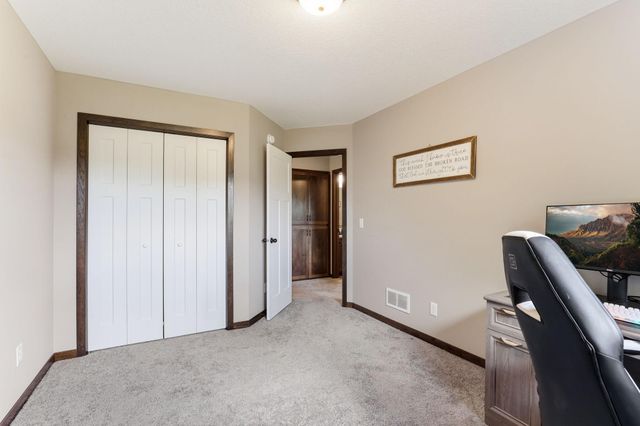1522 35th Avenue SW, Cambridge, MN 55008