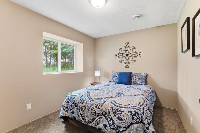 1522 35th Avenue SW, Cambridge, MN 55008