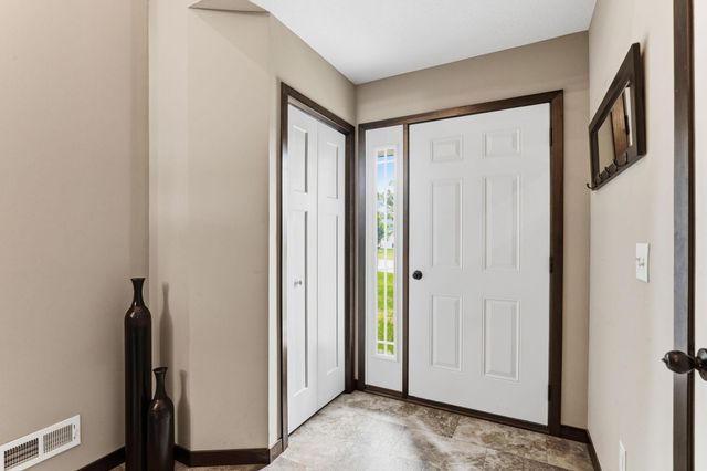 1522 35th Avenue SW, Cambridge, MN 55008