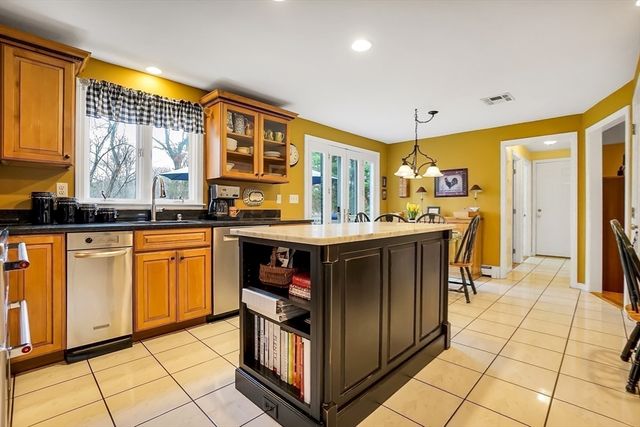 23 Fredric Lane, Mansfield, MA 02048