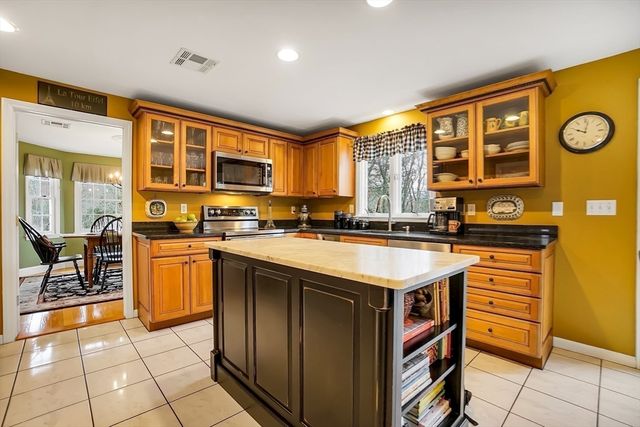 23 Fredric Lane, Mansfield, MA 02048