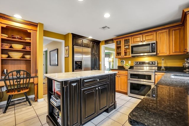 23 Fredric Lane, Mansfield, MA 02048