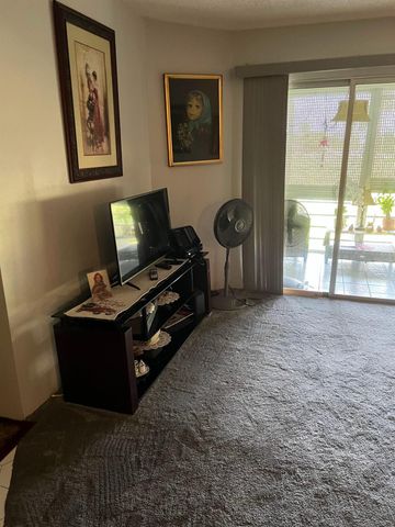 3755 Via Poinciana 203, Lake Worth, FL 33467