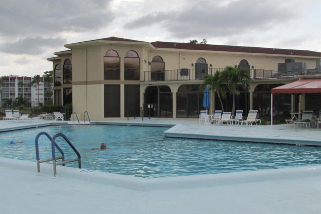 3755 Via Poinciana 203, Lake Worth, FL 33467