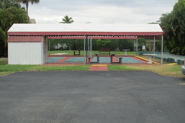 3755 Via Poinciana 203, Lake Worth, FL 33467